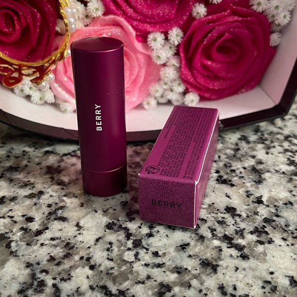 Fresh Sugar Lip Balm Lipgloss Treatment in Sugar Berry BNIB - Picture 5 of 5